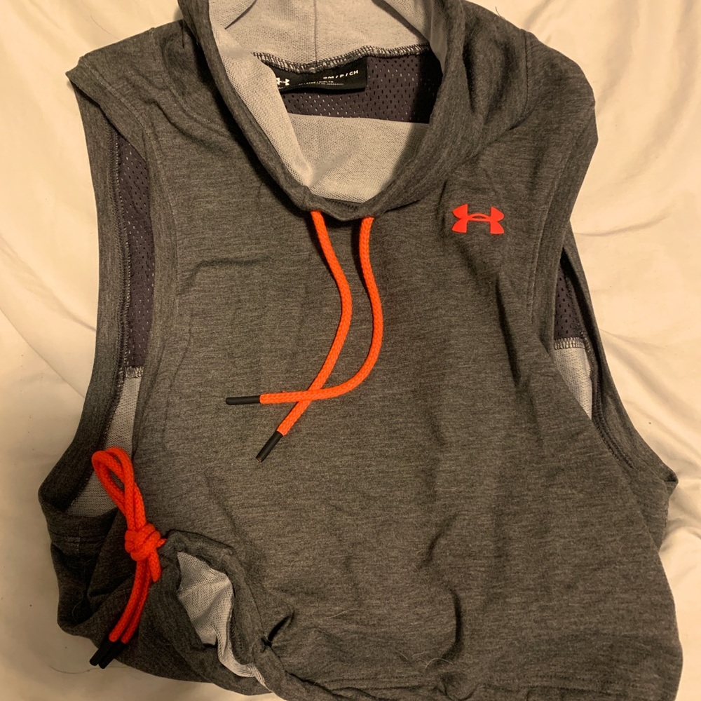 SALE 2/$30 Under Armour Top